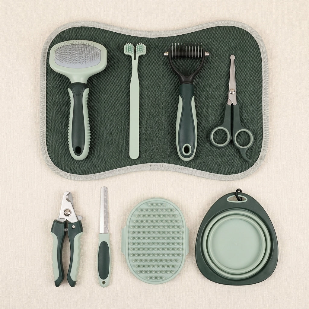 Vue d’ensemble du Kit Toilettage Chien 8-en-1 CrocFidèle avec accessoires